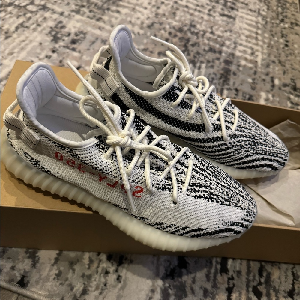 Yeezy Boost 350 V2 white/black/red